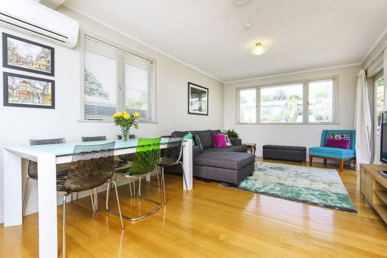 Photo of property in 12 Lucinda Place, Glen Eden, Auckland, 0602