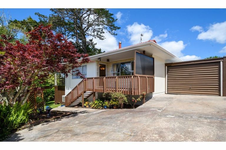 Photo of property in 2/10 Wickstead Place, Massey, Auckland, 0614