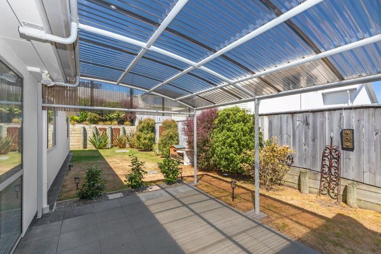 Photo of property in 6 Grace Cove, Aotea, Porirua, 5024