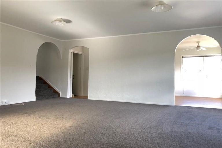 Photo of property in 24 Mirrabooka Avenue, Botany Downs, Auckland, 2010