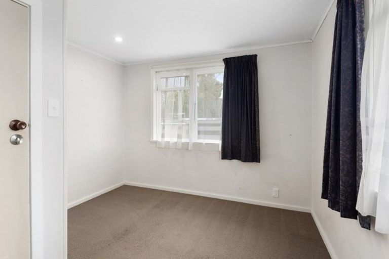 Photo of property in 18 Lambeth Crescent, Northcote, Christchurch, 8052