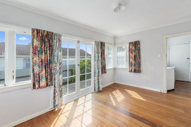 Photo of property in 629 Queen Street East, Levin, 5510
