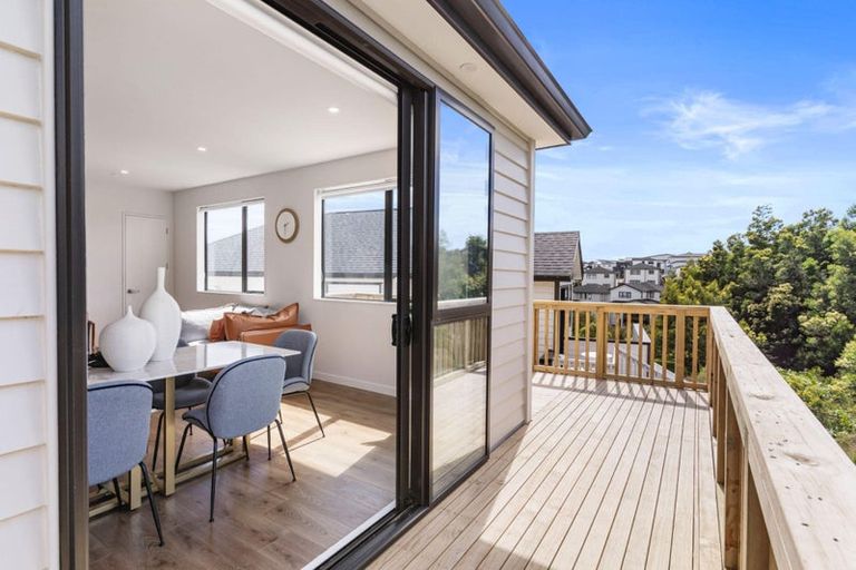 Photo of property in 28 Baumea Rise, Massey, Auckland, 0614
