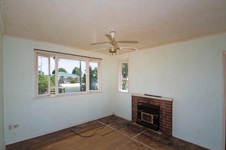 Photo of property in 27 Hill Crescent, Papakura, 2110