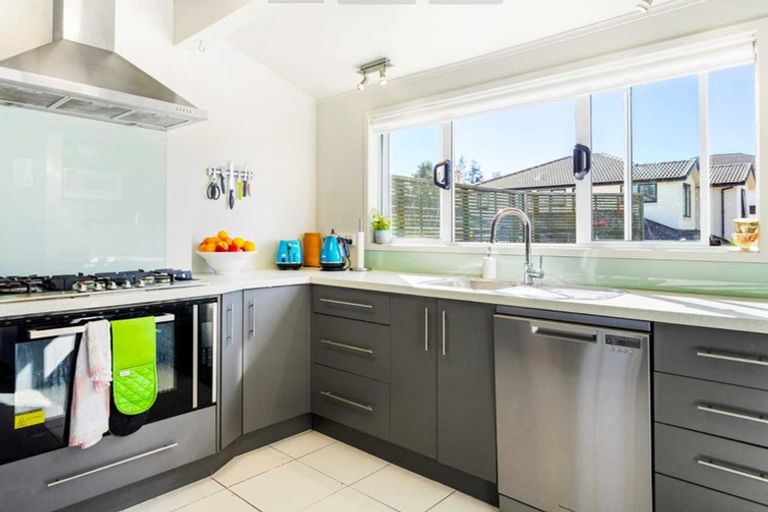 Photo of property in 53 Taikata Road, Te Atatu Peninsula, Auckland, 0610