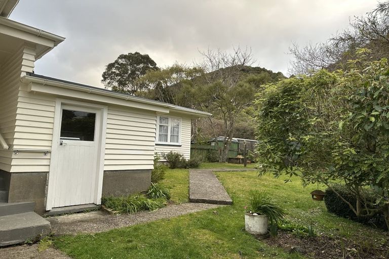 Photo of property in 32 Maymorn Road, Te Marua, Upper Hutt, 5018