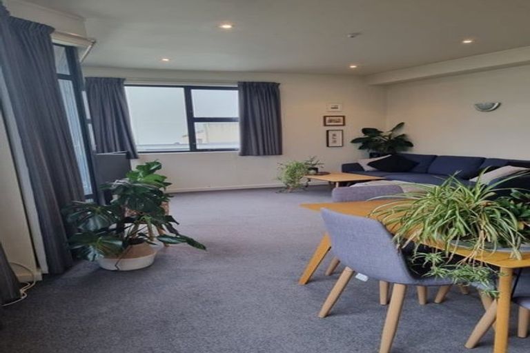 Photo of property in 17 Kent Terrace - Kent Apartments, 4f/16 Kent Terrace, Mount Victoria, Wellington, 6011