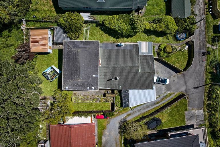 Photo of property in 18 Robert Street, Newlands, Wellington, 6037