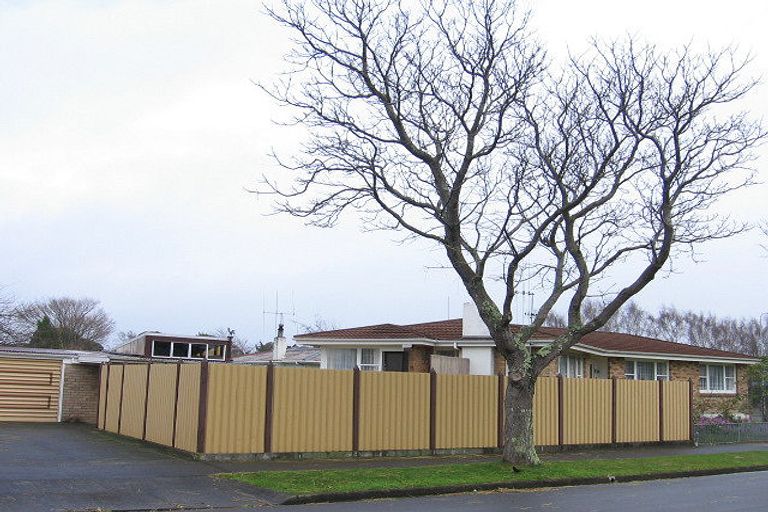 Photo of property in 2 Snowdon Avenue, Terrace End, Palmerston North, 4410