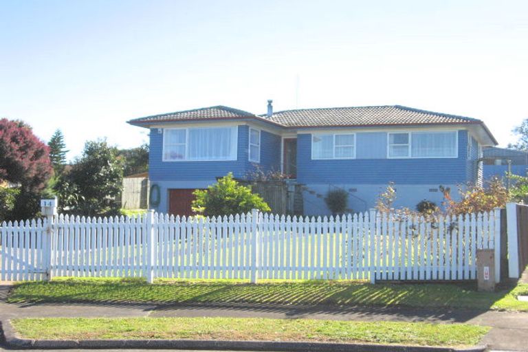 Photo of property in 14 Ranger Place, Wattle Downs, Auckland, 2103