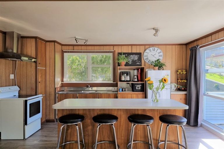 Photo of property in 103 Waikawa Road, Picton, 7220