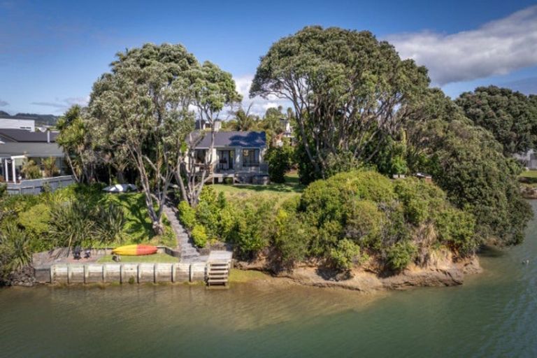 Photo of property in 33 Nihinihi Avenue, Raglan, 3225