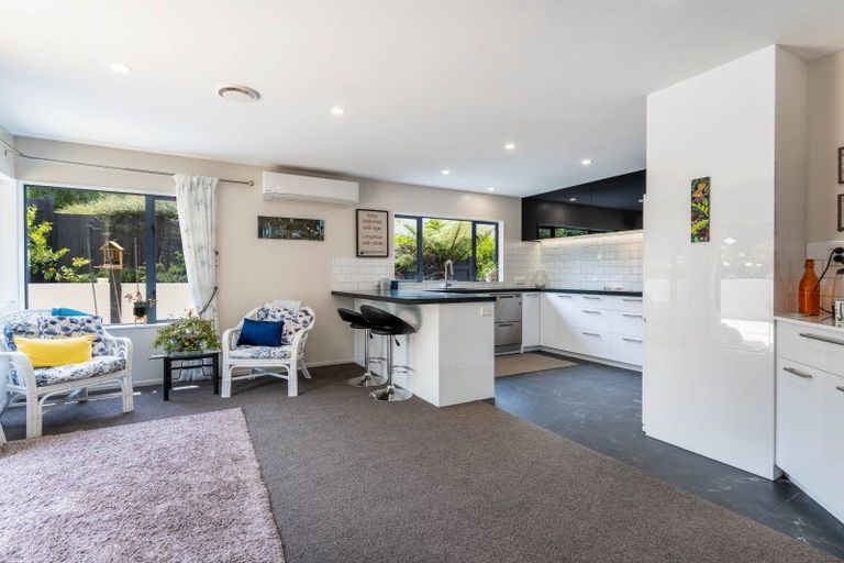 Photo of property in 11 Ruapehu Drive, Fitzherbert, Palmerston North, 4410