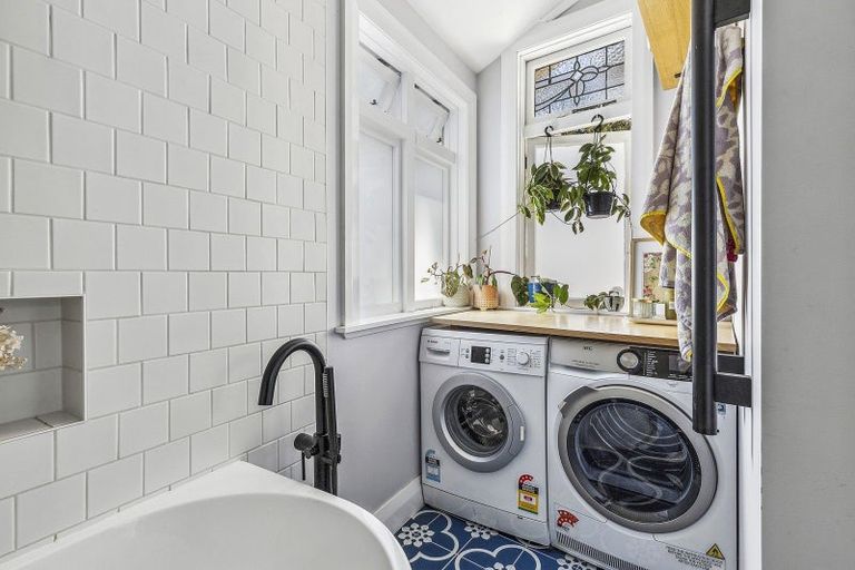 Photo of property in 96 Tio Tio Road, Seatoun, Wellington, 6022