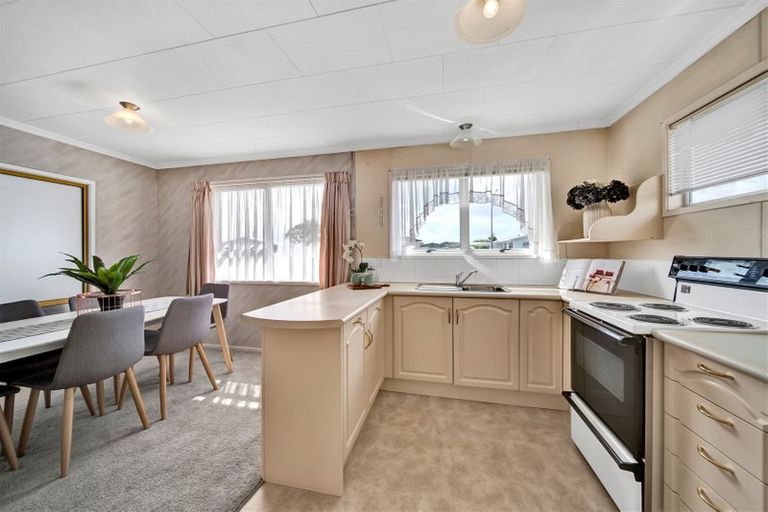 Photo of property in 12 Trimble Place, Bell Block, New Plymouth, 4312