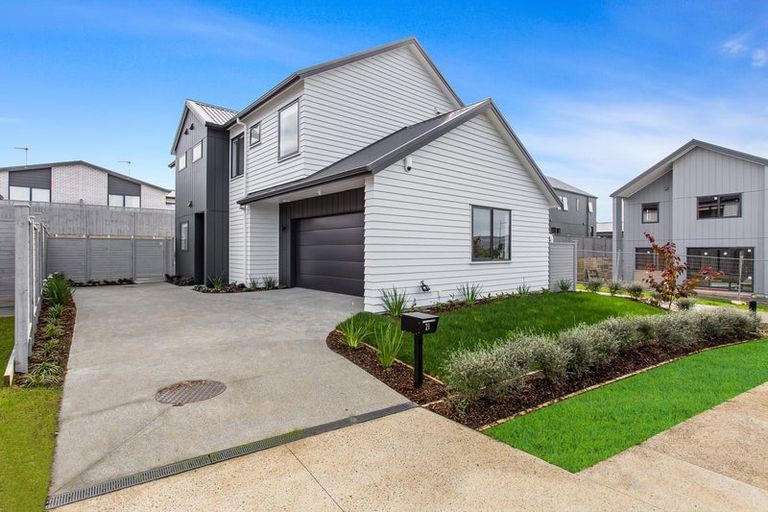 Photo of property in 21 Parkmore Drive, Rosehill, Papakura, 2113