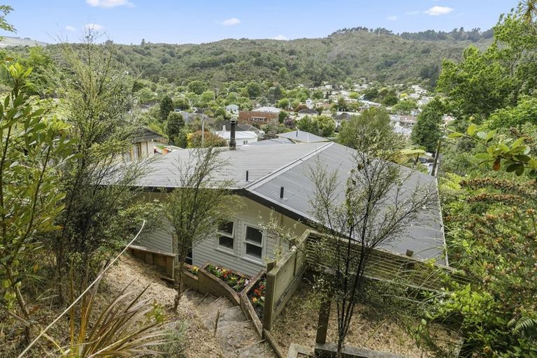 Photo of property in 27 Kopara Grove, Stokes Valley, Lower Hutt, 5019