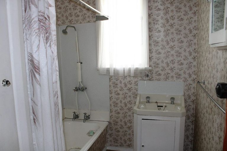 Photo of property in 5 Lansdowne Crescent, Lansdowne, Masterton, 5810