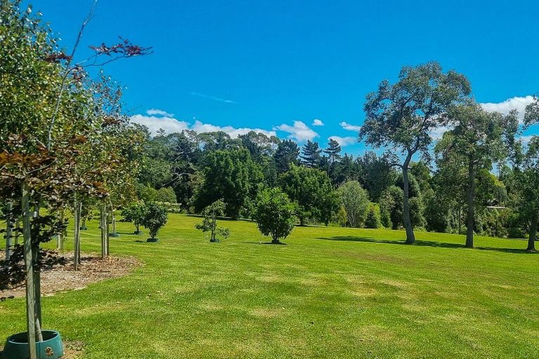 Photo of property in 44 Hardens Lane, Paremoremo, Auckland, 0632