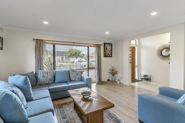 Photo of property in 62 Thornbury Crescent, East Tamaki Heights, Auckland, 2016