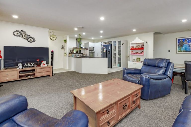 Photo of property in 71 The Track, Takanini, 2112