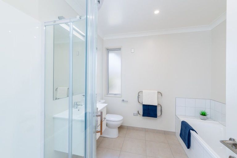 Photo of property in 72 Sunstone Crescent, Timberlea, Upper Hutt, 5018