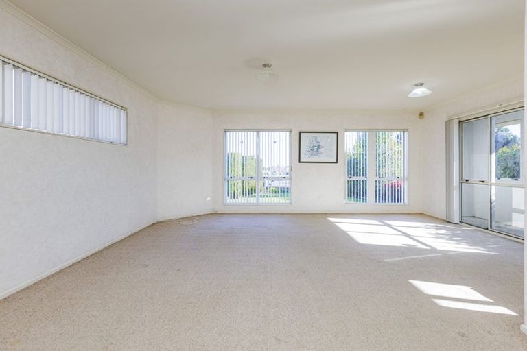 Photo of property in 118 Great South Road, Manurewa, Auckland, 2102