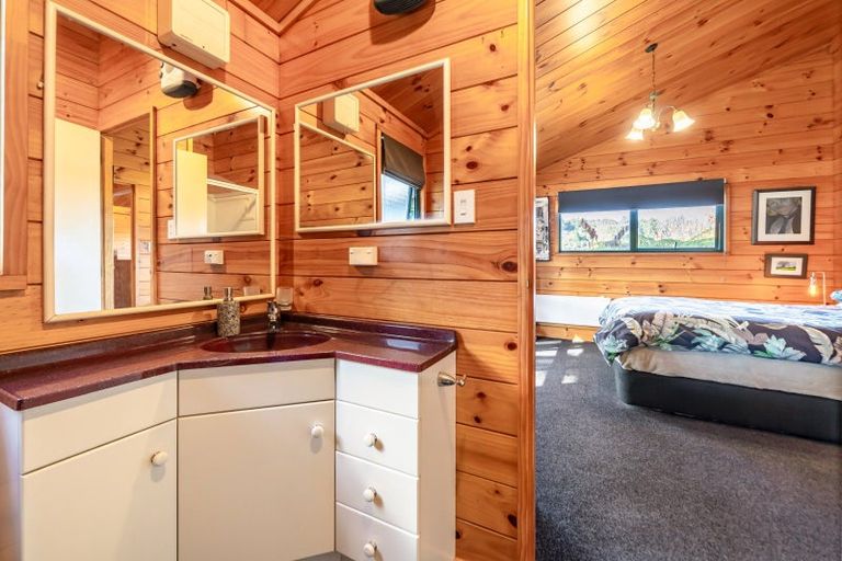 Photo of property in 19 Carlow Grove, Birchville, Upper Hutt, 5018