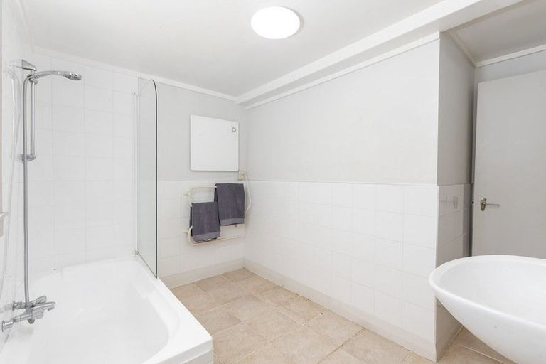 Photo of property in 2 Rata Road, Stanmore Bay, Whangaparaoa, 0932