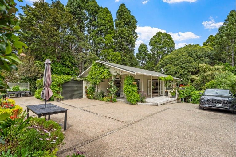 Photo of property in 8 Grand View Road, Leigh, 0985