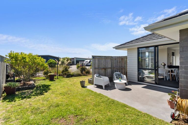Photo of property in 49 Seagrass Place, Otaki Beach, Otaki, 5512