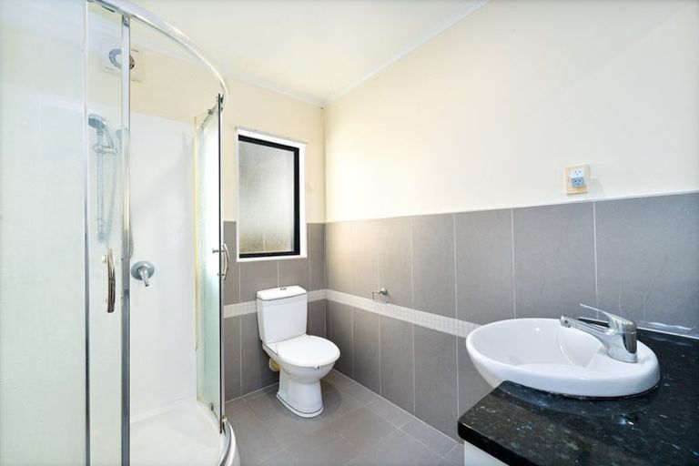 Photo of property in 37 Virginia Street, Henderson, Auckland, 0612