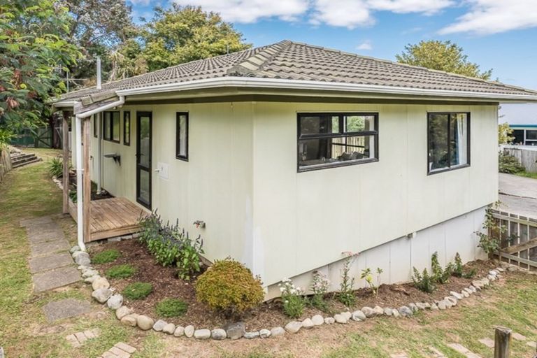 Photo of property in 90 Aorangi Road, Paraparaumu, 5032