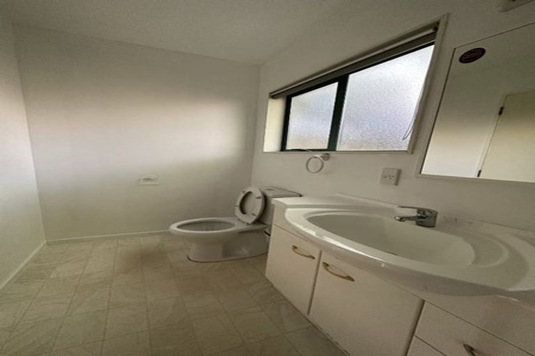 Photo of property in 7a Clematis Avenue, Murrays Bay, Auckland, 0630