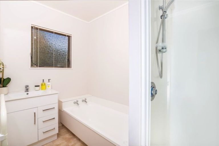 Photo of property in 3a Dorothy Drive, Acacia Bay, Taupo, 3330