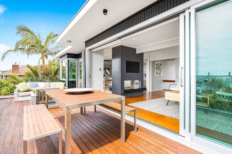 Photo of property in 2/5 Hauraki Road, Hauraki, Auckland, 0622