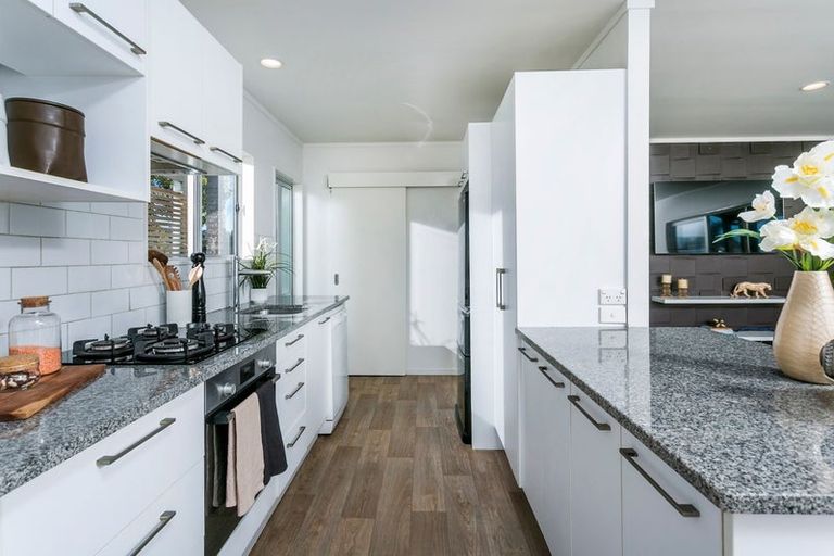 Photo of property in 33b Ngahere Views, Orewa, 0931