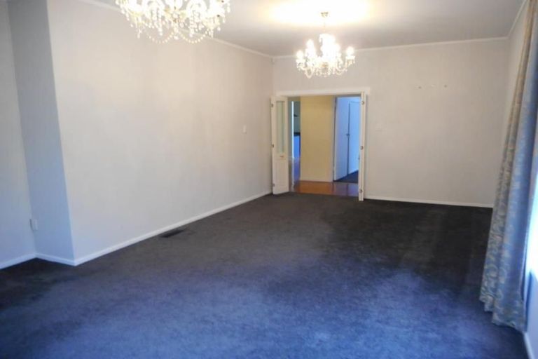 Photo of property in 9 Newcombe Crescent, Karori, Wellington, 6012