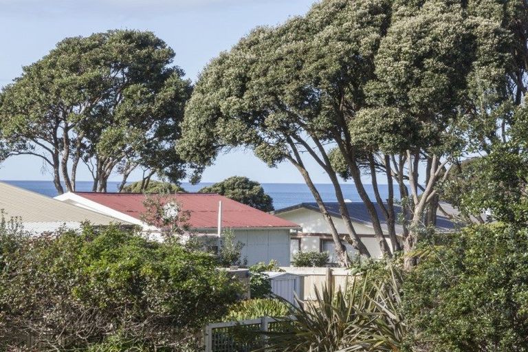 Photo of property in 8 Fishermans Bend, Whiritoa, Whangamata, 3691