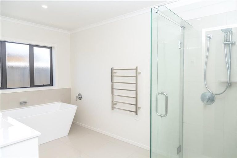 Photo of property in 11 Feist Street, Carterton, 5713