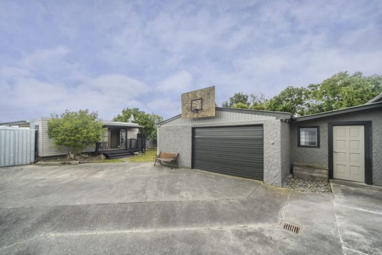 Photo of property in 2 Pukatea Place, Milson, Palmerston North, 4414