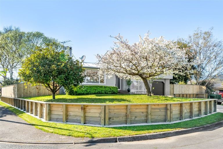 Photo of property in 1 Riverlea Way, Totara Park, Upper Hutt, 5018