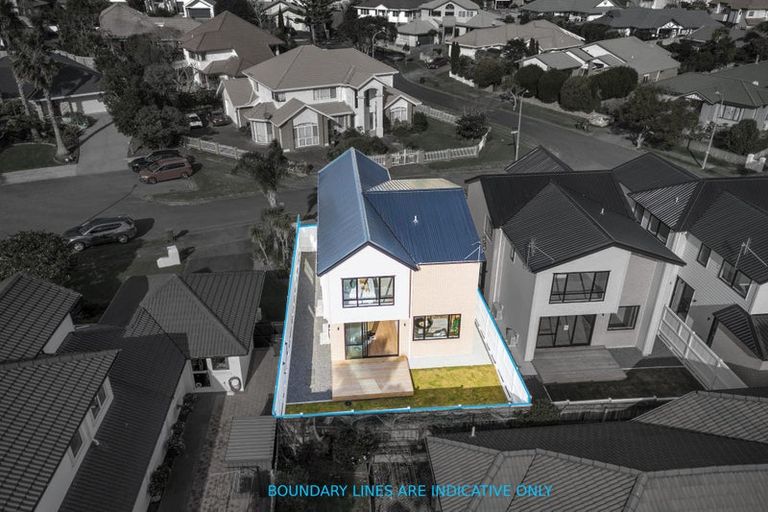 Photo of property in 4 Auden Close, Somerville, Auckland, 2014