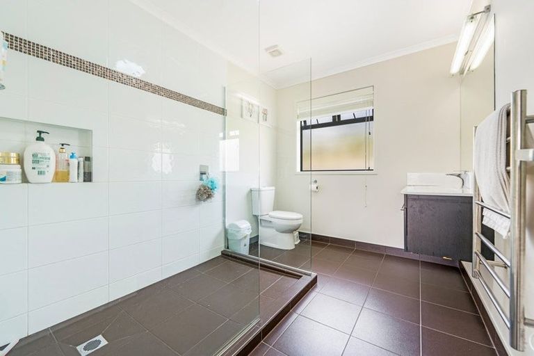 Photo of property in 165b Oraha Road, Kumeu, 0892