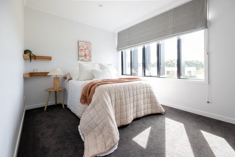 Photo of property in 10 Alexander Willis Crescent, Hobsonville, Auckland, 0616