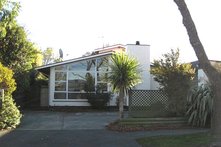 Photo of property in 21 Ramore Place, Redwood, Christchurch, 8051