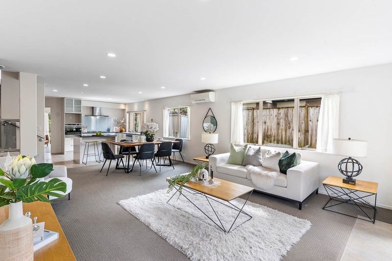 Photo of property in 11 Kouras Place, Flat Bush, Auckland, 2016