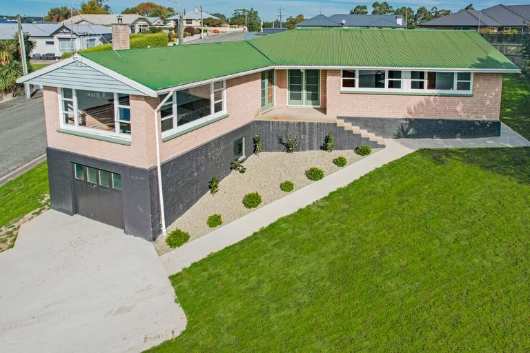 Photo of property in 6 Oban Street, Holmes Hill, Oamaru, 9401