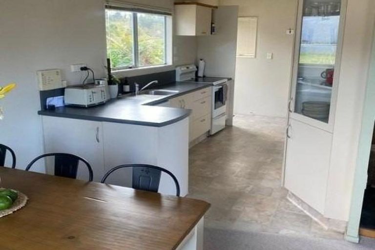 Photo of property in 14 Shaldon Crescent, Blagdon, New Plymouth, 4310