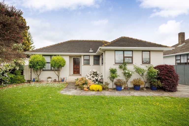 Photo of property in 9 Bristol Crescent, Roslyn, Palmerston North, 4414